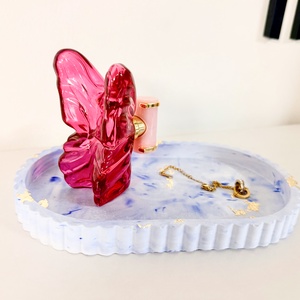 Kék hullámos szélű ékszertartó tálca, Ékszer, Ékszertartó, Ékszertartó tál, Gipszöntés, MESKA