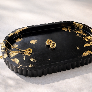 Arany-fekete hullámos tálca, Otthon & Életmód, Dekoráció, Asztal és polc dekoráció, Dekorációs tál, tartó, Gipszöntés, MESKA