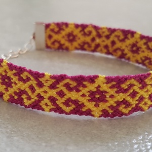 Lila-sárga csomózott karkötő - ékszer - karkötő - fonott karkötő - Meska.hu