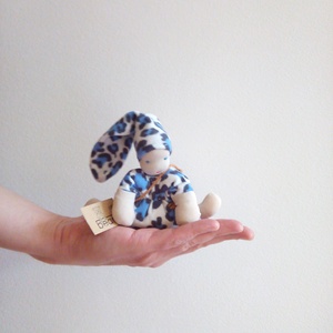 Picurka ülő Mandula-manó - Meska.hu