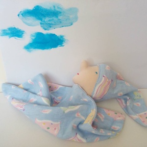 Kék, párna mintás alvó manócska -  - Meska.hu