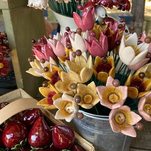 Tulipán, kerámia virág - otthon & életmód - virágdekoráció - virágok - szálas virág - Meska.hu