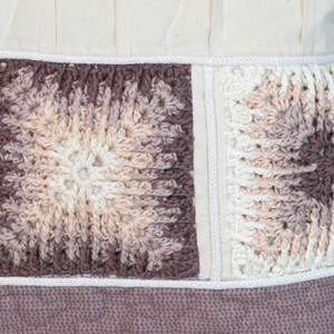 Táska, női válltáska,  bézs, nyers női kézműves vászontáska, quilting, designer, horgolt betétekkel - táska & tok - kézitáska & válltáska - nagy pakolós táska - Meska.hu
