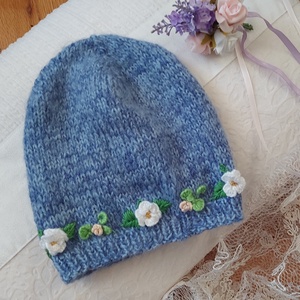 Kötött kék sapka. Kézzel kötött. Hímzés. - ruha & divat - sál, sapka, kendő - sapka - Meska.hu