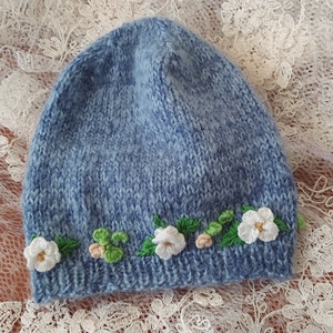 Kötött kék sapka. Kézzel kötött. Hímzés. - ruha & divat - sál, sapka, kendő - sapka - Meska.hu