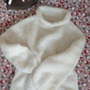 Fehér felhő. mohair pulóver. Kézzel kötött. - Meska.hu