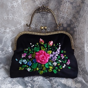 Fekete kis táska. Hímzett táska. Designer táska., Esküvő, Kiegészítők, Táska, Varrás, Hímzés, MESKA