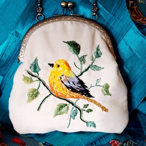 Kézzel hímzett pamut táska fém kerettel � Madár motívum, egyedi kézműves darab, Táska & Tok, Kézitáska & válltáska, Kézitáska, Varrás, Hímzés, MESKA