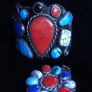 Navajo karkötő tarka kövekkel - ékszer - karkötő - széles karkötő - Meska.hu