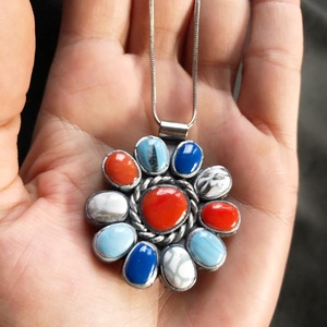 Navajo stílusú virág medál - ékszer - nyaklánc - medál - Meska.hu