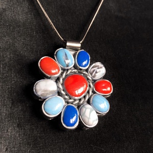Navajo stílusú virág medál - ékszer - nyaklánc - medál - Meska.hu