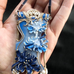 Kék virágos Art Nouveau nyaklánc - ékszer - nyaklánc - medálos nyaklánc - Meska.hu