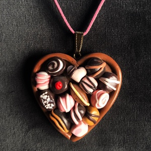 Tejcsokis bonbon nyaklánc, Ékszer, Medálos nyaklánc, Nyaklánc, Ékszerkészítés, Gyurma, MESKA