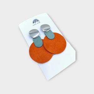BAUHAUS bőr fülbevaló- narancs, Ékszer, Fülbevaló, Lógó fülbevaló, Bőrművesség, MESKA