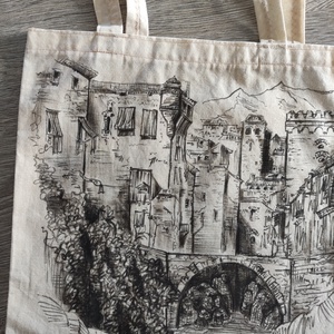 skiccelt városkép sziklás folyóval-híddal, kézzel rajzolt natúr színű vászontáska - táska & tok - bevásárlás & shopper táska - shopper, textiltáska, szatyor - Meska.hu