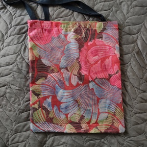 japán harmónia ihlette színes-leveles válltáska, sötét vállpánttal - táska & tok - bevásárlás & shopper táska - shopper, textiltáska, szatyor - Meska.hu