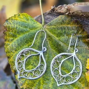 Csipke filigrán fülbevaló 925 finomságú -sterling- ezüstből - ékszer - fülbevaló - lógó fülbevaló - Meska.hu