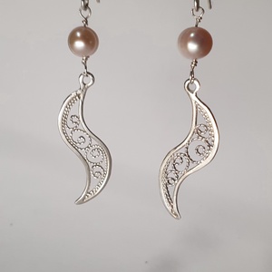 Csipke filigrán fülbevaló 925 finomságú -sterling- ezüstből, édesvízi tenyésztett gyönggyel - ékszer - fülbevaló - lógó fülbevaló - Meska.hu