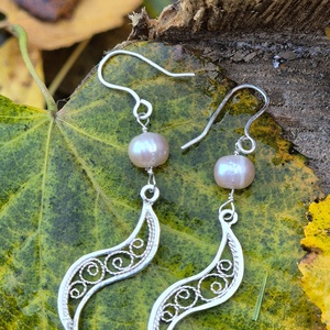 Csipke filigrán fülbevaló 925 finomságú -sterling- ezüstből, édesvízi tenyésztett gyönggyel - ékszer - fülbevaló - lógó fülbevaló - Meska.hu