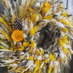 Tavaszi szárazvirág koszorú,ajtódísz(sárga), Otthon & Életmód, Dekoráció, Ajtó- és ablak dekoráció, Ajtódísz & Kopogtató, Virágkötés, MESKA