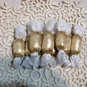 Szaloncukor textil-arany - karácsony - karácsonyi lakásdekoráció - karácsonyfadíszek - Meska.hu