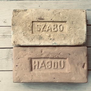 ELADÓ SZABÓ FELIRATOS RÉGI TÉGLA  - otthon & életmód - dekoráció - fali és függő dekoráció - felirat - Meska.hu