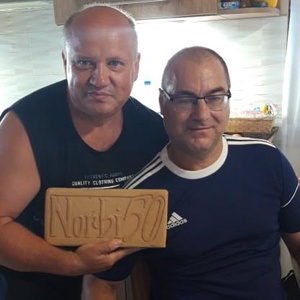 Ajándéknak név, monogram téglába faragva szülinap, névnap, évforduló alkalmából, Otthon & Életmód, Dekoráció, Kép & Falikép, Táblakép, Kőfaragás, Kerámia, MESKA