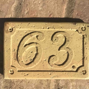 Antik téglába faragott házszám tábla - otthon & életmód - ház & kert - házszám - Meska.hu
