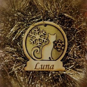 Cicás fa hógömb karácsonyfa dísz név gravírozással - karácsony - karácsonyi lakásdekoráció - karácsonyfadíszek - Meska.hu