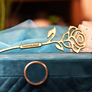 Nőnapi rózsa fából név gravírozással, Otthon & Életmód, Virágdekoráció, Virágdíszek, Lézervágott virágdíszek, Famegmunkálás, MESKA