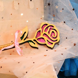 Nőnapi pink rózsa fából név gravírozással, Otthon & Életmód, Virágdekoráció, Virágdíszek, Lézervágott virágdíszek, Famegmunkálás, Festett tárgyak, MESKA