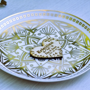 Szív formájú fa ültetőkártya esküvőre, név gravírozással - esküvő - dekoráció - tábla & jelzés - Meska.hu