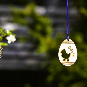 Csibés fa tojás dísz, tojásfára, név gravírozással - ünnepi díszek, dekorációk - húsvéti díszek és dekorációk - húsvéti tojásfadíszek - Meska.hu