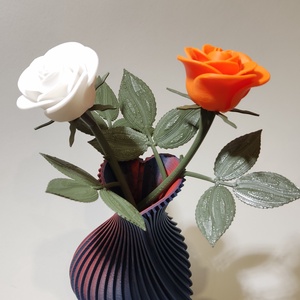 Váza rózsával - otthon & életmód - virágdekoráció - virágtartó - váza - Meska.hu