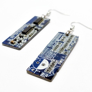 Áramkör mikrochip fülbevaló kék-fehér - Meska.hu