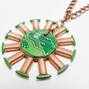 Tesla-tekercs medál rézláncon zöld áramkör darabbal - ékszer - nyaklánc - medálos nyaklánc - Meska.hu