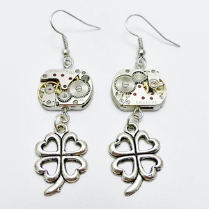 Steampunk fülbevaló lóhere kiegészítővel - ékszer - fülbevaló - lógó fülbevaló - Meska.hu