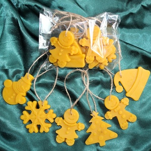 Karácsonyfadísz méhviaszból - Meska.hu