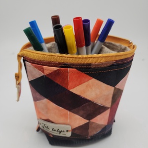 Tolltartó - otthon & életmód - papír, írószer - tolltartó & ceruzatekercs - Meska.hu