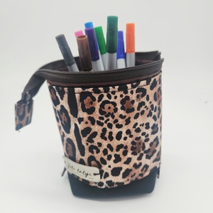 Tolltartó - otthon & életmód - papír, írószer - tolltartó & ceruzatekercs - Meska.hu