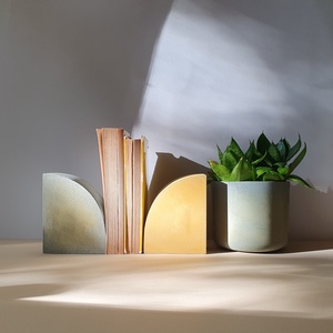 Beton könyvtámasz - otthon & életmód - dekoráció - asztal és polc dekoráció - könyvtámasz - Meska.hu