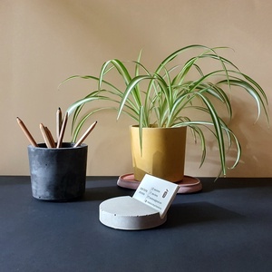 Beton telefontartó, névjegykártyatartó, fényképtartó - otthon & életmód - tárolás & rendszerezés - íróasztali tároló - Meska.hu