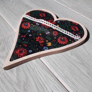 Magyaros szívalakú textil fali dekoráció, Hungarian folk fali virágtartó, egyedi falidísz, fali fényképtartó, - otthon & életmód - dekoráció - fali és függő dekoráció - falra akasztható dekor - Meska.hu