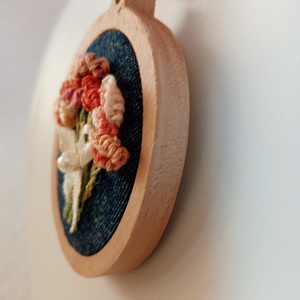 Brazil Hímzett  színes virágcsokor, egyedi nyaklánc, hímzett ékszer, hímzett nyaklánc, modern hímzés - ékszer - nyaklánc - medálos nyaklánc - Meska.hu