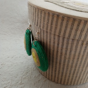  Zöld Kerek fonal fülbevaló, Textil fülbevaló, textil ékszer, fonalékszer - ékszer - fülbevaló - fülékszer - Meska.hu