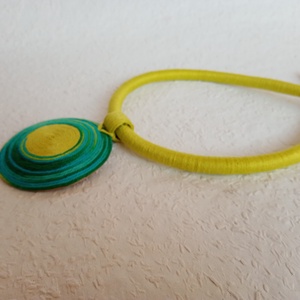 OGEL BIB zöld tarkás fonalnyaklánc, Textil nyaklánc, textil ékszer, fonalékszer - ékszer - nyaklánc - medálos nyaklánc - Meska.hu