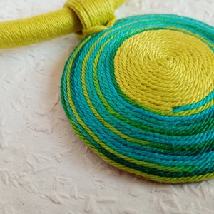 OGEL BIB zöld tarkás fonalnyaklánc, Textil nyaklánc, textil ékszer, fonalékszer - ékszer - nyaklánc - medálos nyaklánc - Meska.hu