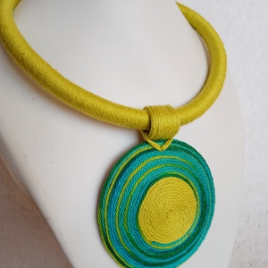 OGEL BIB zöld tarkás fonalnyaklánc, Textil nyaklánc, textil ékszer, fonalékszer - ékszer - nyaklánc - medálos nyaklánc - Meska.hu
