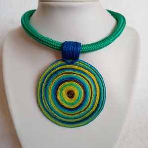 OGEL BIB Páva színű fonalnyaklánc, Textil nyaklánc, textil ékszer, fonalékszer, Ékszer, Nyaklánc, Medálos nyaklánc, Ékszerkészítés, MESKA