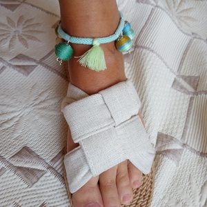 Kék-zöld csíkos-tarka bokalánc, textilbogyó bokalánc, bokaékszer, lábdísz, lábékszer - ékszer - lábdísz és testékszer - bokalánc - Meska.hu